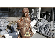 Statuetă fata cu coșulețe, arămiu patinat, model S23.
